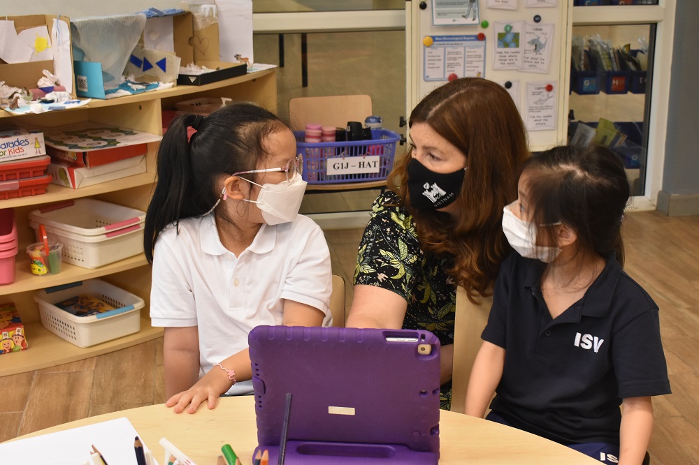 Arabella Crooks visit to RGS Vietnam